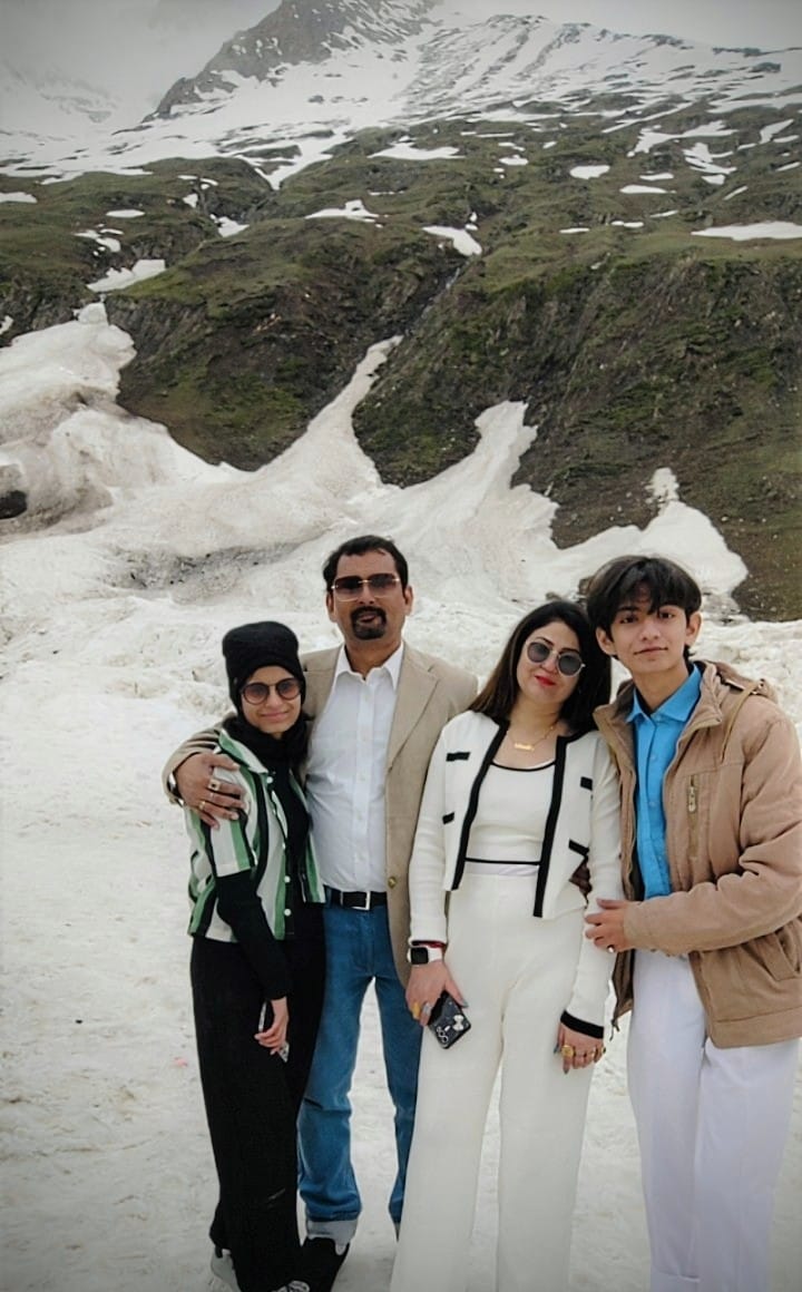 Raj Gupta in kashmir with family